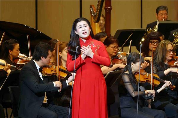 Hanoi hosts concert to welcome Lunar New Year