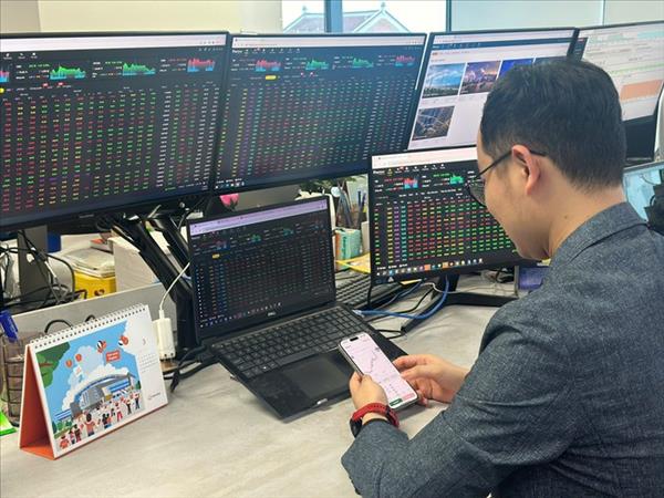 VN-Index 年初の取引で大幅に上昇