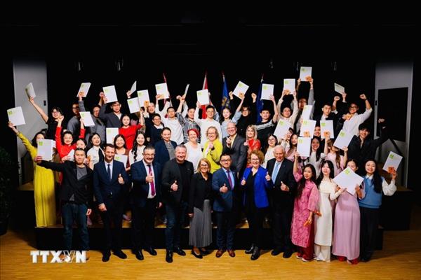 First 30 Vietnamese nurses graduate from Austrias training programme