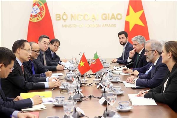 Bộ trưởng Ngoại giao Lê Hoài Trung hội đàm với Bộ trưởng Quốc vụ, Bộ trưởng Ngoại giao Bồ Đào Nha Paulo Rangel