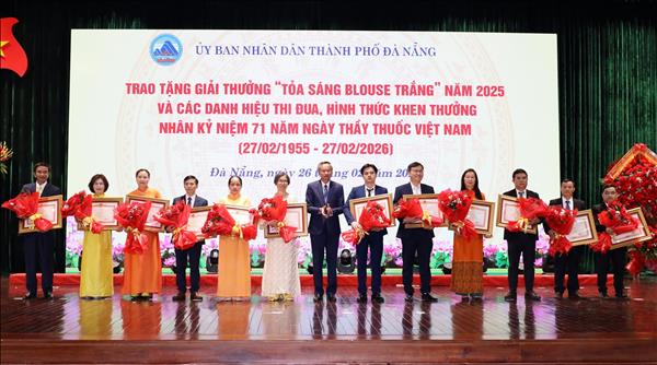 Tôn vinh, nhân rộng các điển hình trong công tác chăm sóc sức khỏe nhân dân