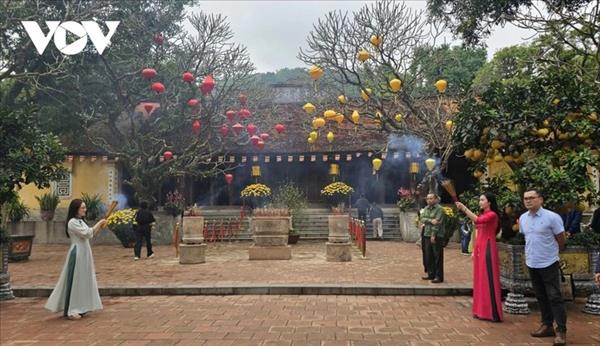 世界遺産のコンソン・キエップバック遺跡群 春祭りが華やかに幕開け