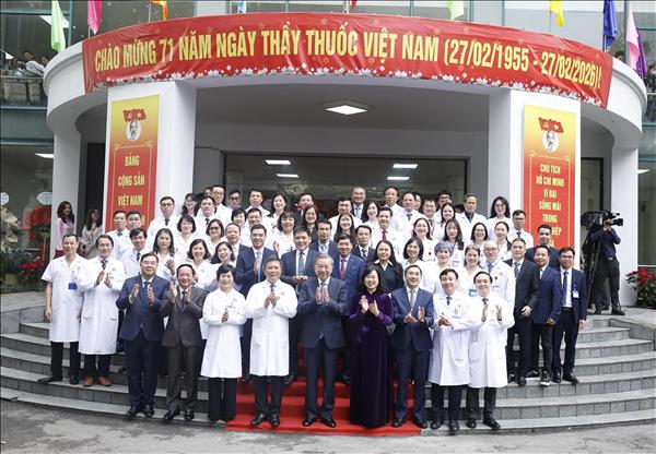 Tổng Bí thư Tô Lâm: Mỗi thầy thuốc phải là điểm tựa của người bệnh trong những thời khắc khó khăn nhất