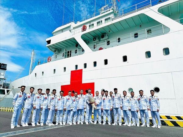 海上移動病院：大陸と遠い島々を結ぶ架け橋