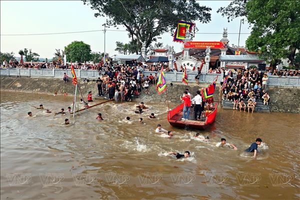 Về Kim Lan nghe Quan họ, đi cầu khỉ hái lộc, xem hội bắt vịt đầu xuân