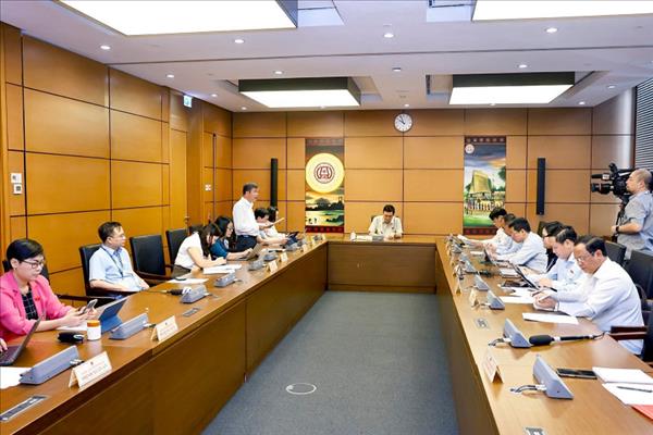 Le perfectionnement des institutions, moteur dune nouvelle ère de développement