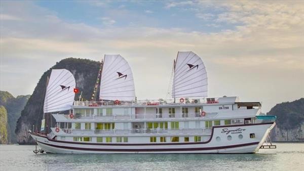 下龙湾船只火情已得到控制