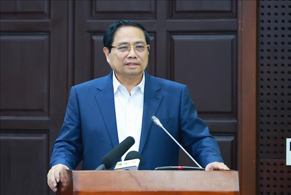 越南政府总理范明政与岘港市委常委会举行工作会议