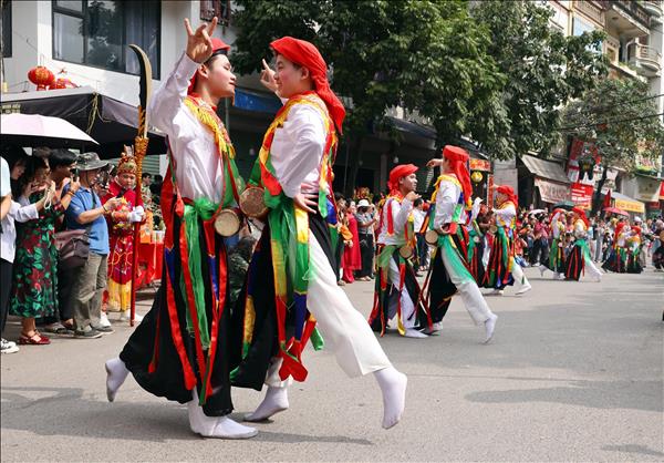 Điệu múa cổ Con đĩ đánh bồng làng Triều Khúc