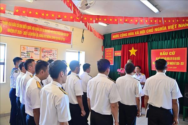 Bầu cử Quốc hội và HĐND: Nhiều đơn vị đang làm nhiệm vụ trên biển đã thực hiện bầu cử sớm