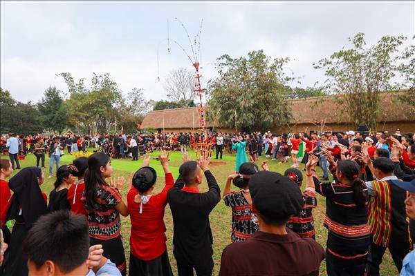 Colours of Spring across the Nation event honours cultural traditions of ethnic communities