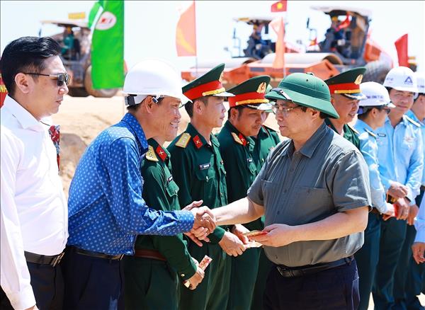 Thủ tướng Phạm Minh Chính kiểm tra các dự án giao thông tại khu vực miền Trung