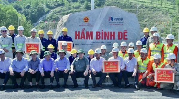 ທ່ານນາຍົກລັດຖະມົນຕີ ຟ້າມມິນຈິງ ໄປກວດກາບັນດາໂຄງການຄົມມະນາຄົມຈຸດສຸມຢູ່ເຂດພາກກາງ