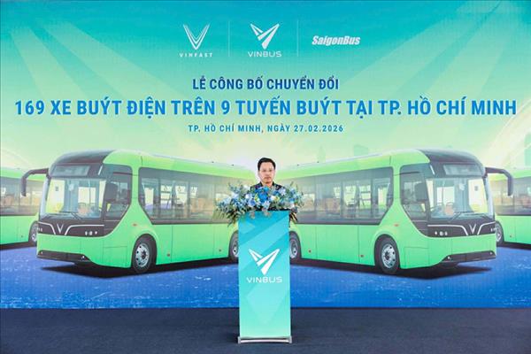 Ho Chi Minh-Ville accélère la transition verte avec 169 bus électriques mis en service
