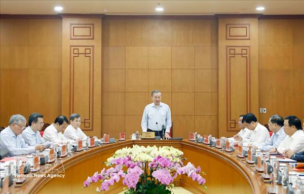 Party chief calls for resolute fight against internal enemy with new thinking, approaches