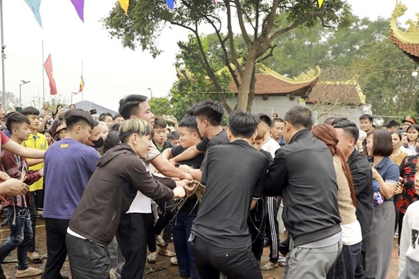 ពិធីបុណ្យ​ ឌុកប៊ូត ហែក​កន្ទេល បន់សុំសំណាងដើមនិទាឃរដូវនៅ​ ភូ ថ