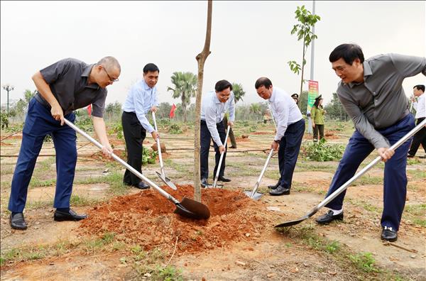 Phát động Tết trồng cây nhớ Bác, bảo vệ môi trường ở Đền Hùng