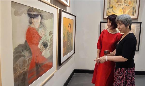 Tôn vinh tài năng sáng tạo của phụ nữ qua triển lãm Phụ nữ yêu và vẽ