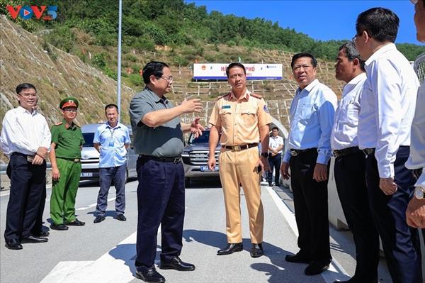 នាយករដ្ឋមន្ត្រី៖ ពន្លឿនការធ្វើអាជីវកម្មគម្រោងផ្លូវល្បឿនលឿនដោយ​សមកាលកម្ម