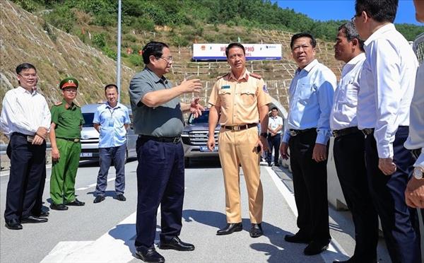 ນາ​ຍົກ​ລັດ​ຖະ​ມົນ​ຕີ ຟ້າມ​ມິງ​ຈິງ: ຍູ້​ແຮງ​ການ​ຂຸດ​ຄົ້ນ​ຢ່າງ​ຄົບ​ຊຸດ​ດ້ວຍ ​ບັນ​ດາ​ໂຄງ​ການ​ເສັ້ນ​ທາງ​ຄວາມ​ໄວ​ສູງ​