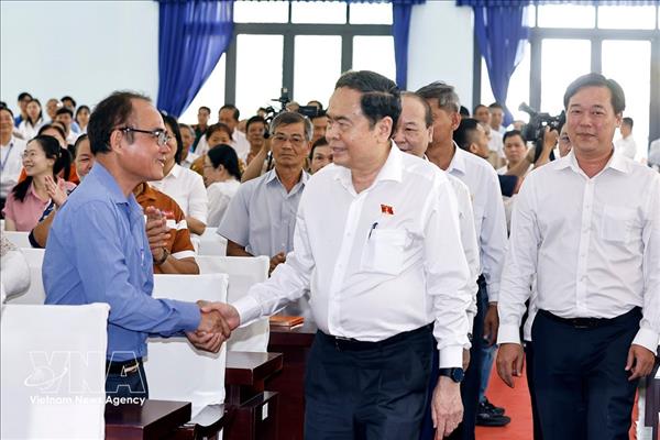 Presidente del Parlamento de Vietnam se reúne con votantes en Ciudad Ho Chi Minh