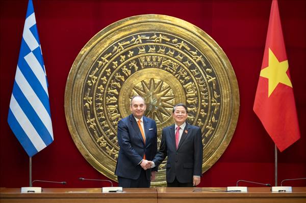 越南国会副主席阮德海与希腊议会第一副议长普拉基奥塔基斯举行会谈