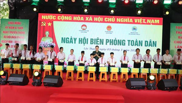 Kề vai sát cánh cùng Bộ đội Biên phòng bảo vệ biên giới 