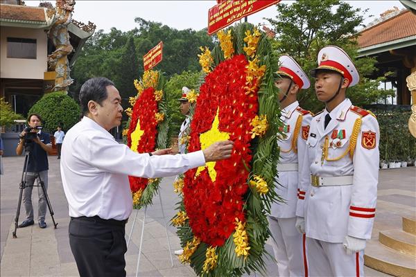 NA Chairman pays tribute to heroic martyrs in Ho Chi Minh City