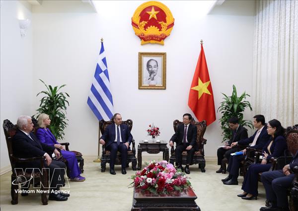 越南政府副总理胡国勇会见希腊议会第一副议长普拉基奥塔基斯