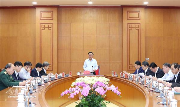 加强党对反腐败、反浪费及反消极工作的领导