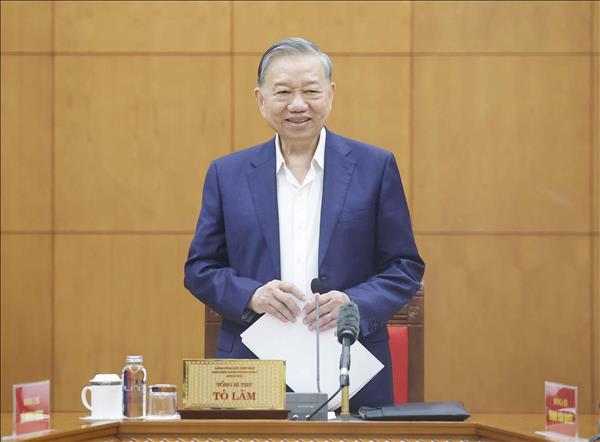 Le secrétaire général du Parti appelle à améliorer la qualité des cadres au niveau local