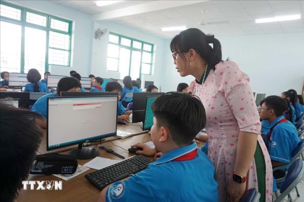Résolution 71 : Hanoï vise 50 % des établissements scolaires appliquant lIA dici 2030