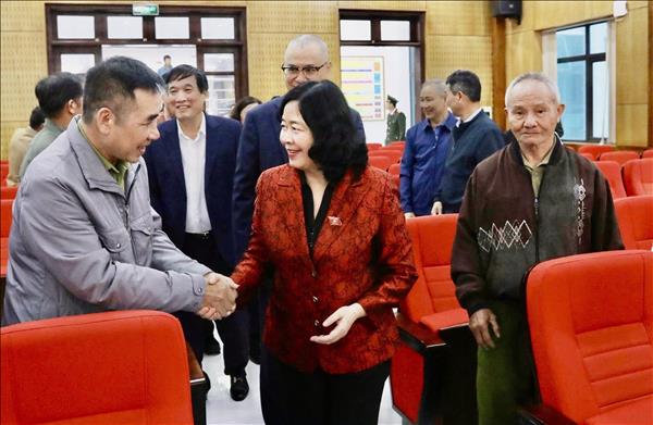 Bầu cử Quốc hội và HĐND: Chủ tịch Ủy ban Trung ương MTTQ Bùi Thị Minh Hoài tiếp xúc cử tri tại Đơn vị bầu cử số 5