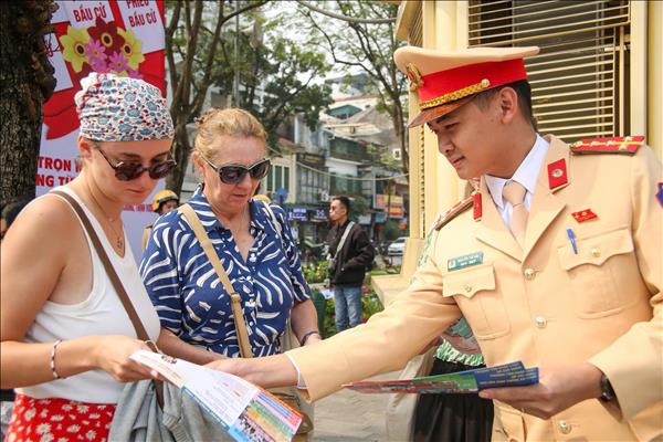Sức trẻ Công an Thủ đô trên những tuyến đường Ba nhất ngày bầu cử