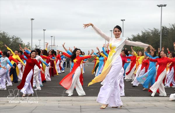 第十二届胡志明市奥黛节精彩开幕