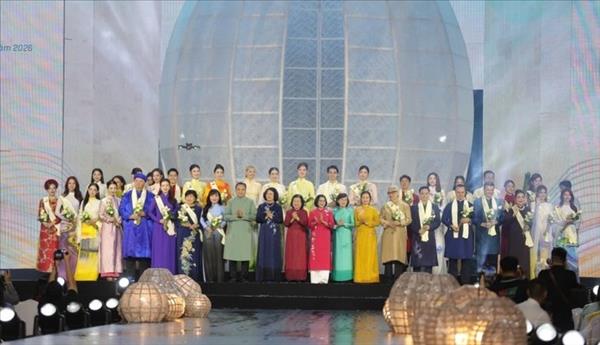 ງານ​ບຸນຊຸດ​ເ​ສື້ອ​ຍາວ ນະ​ຄອນ ໂຮ່​ຈີ​ມິນ 2026: ຈັດ​ຫຼາຍ​ກິດ​ຈະ​ກຳ​ຢ່າງ​ຄືກ​ຄື້ນ​ໃນ​ຕະຫຼອດ​ເດືອນ ມີ​ນາ