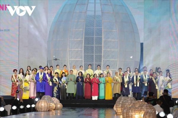 ホーチミン市アオザイフェス開幕 3月の街を彩る多彩な催し