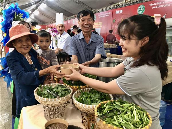 Phở yêu thương lần 8: Miễn phí 12.000 suất phở dành cho công nhân, người lao động