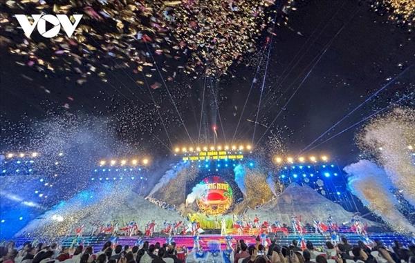 クアンニン省 イエントゥー芸術イベント