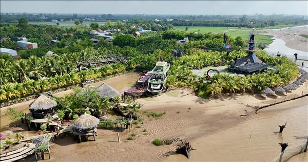 Driftwood museum in middle of Tien River