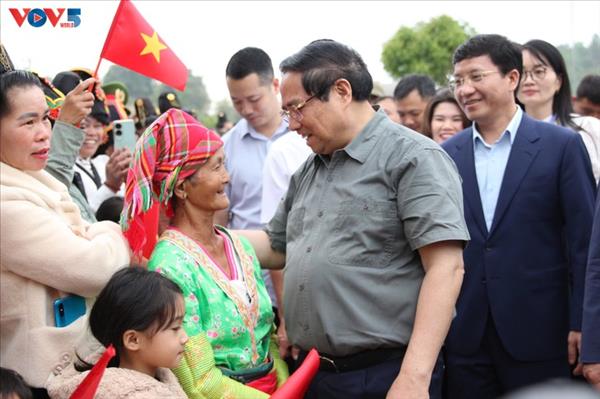 ການ​ເຄື່ອນ​ໄຫວ​ຂອງ​ທ່ານນາ​ຍົກ​ລັດ​ຖະ​ມົນ​ຕີ ຟ້າມ​ມິງ​ຈິງ ຢູ່ ດ້ຽນ​ບຽນ