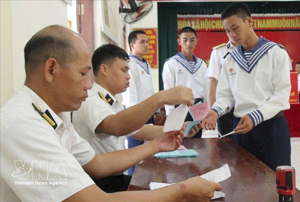 Des bulletins déposés au cœur de la mer à Truong Sa