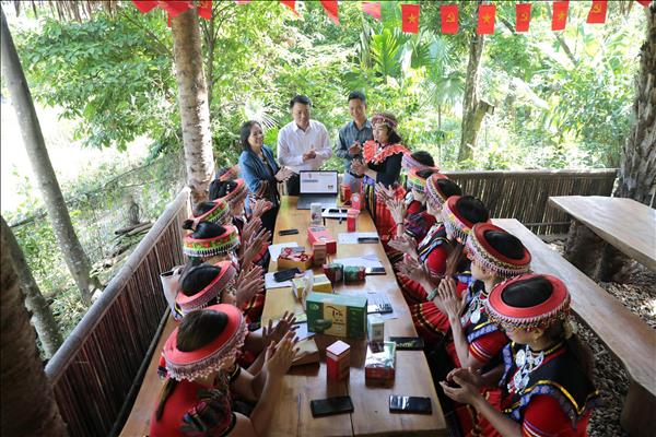 Đòn bẩy khoa học, công nghệ trong sản xuất, kinh doanh chè ở Thái Nguyên