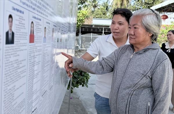 ឧបករណ៍បំពងសំឡេងពីរភាសារីកសាយភាយបរិយាកាសបោះឆ្នោតនៅតំបន់បងប្អូនជនជាតិ ខ្មែរ ខេត្ត អានយ៉ាង