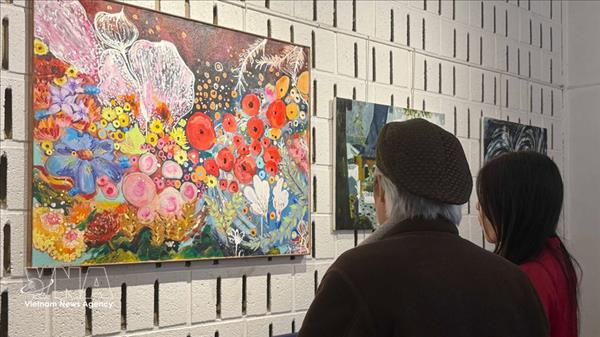 Exhibition of paintings and books celebrates Vietnamese spirit in France