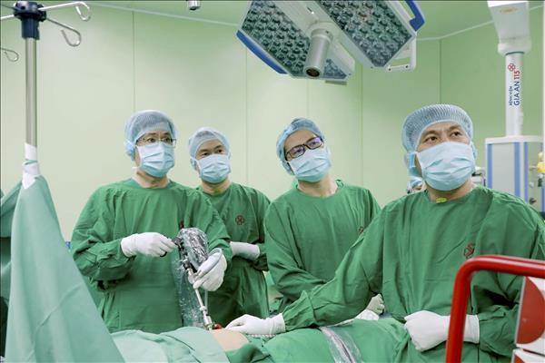 Phẫu thuật 1 trocar cứu sống bệnh nhân Thalassemia thể nặng bị viêm ruột thừa cấp
