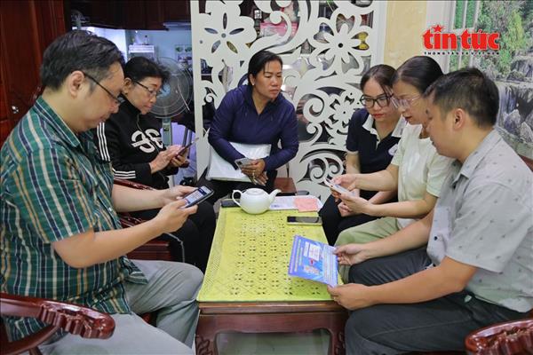 TP Hồ Chí Minh: Hơn 70.000 cử tri phường Minh Phụng tra cứu điểm bỏ phiếu bằng mã QR