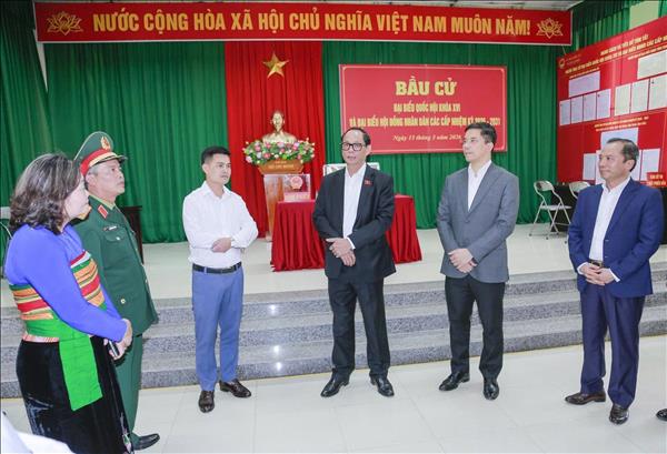 Phó Chủ tịch Quốc hội Trần Quang Phương:  Chuẩn bị thẻ cử tri để phát cho du khách Việt Nam lưu trú không kịp về nhà trong ngày bầu cử