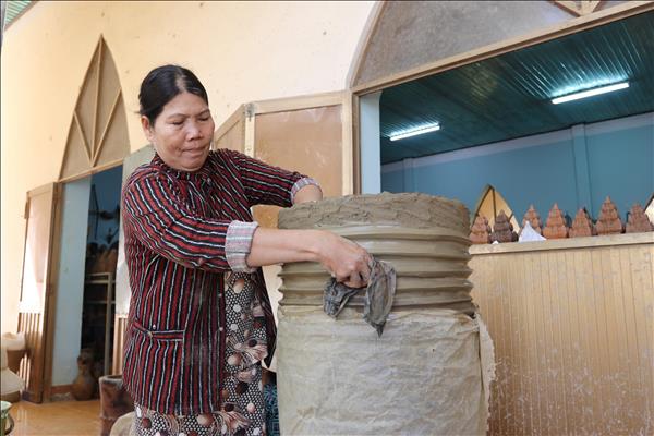 Phát huy giá trị làng nghề Chăm gắn với phát triển du lịch