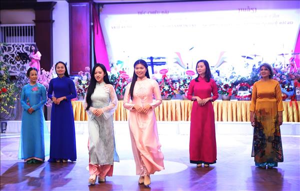 Ao dai helps promote Vietnamese culture in Laos
